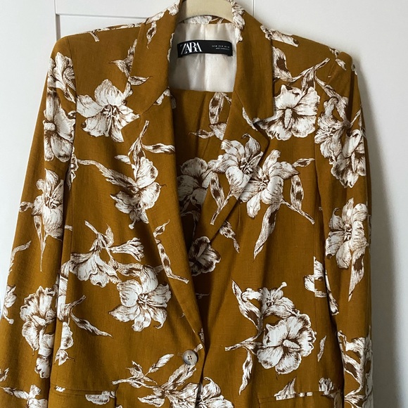 Zara two piece floral suit set - Picture 3 of 6